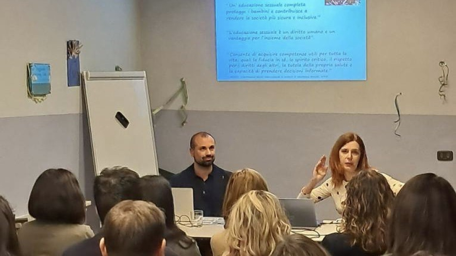 Oleggio, consapevolezza su educazione affettiva e sessuale: serata per genitori